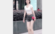 吃瓜街拍网红是谁啊视频,吃瓜街拍网红背后的故事