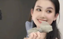 官宣吃瓜网红是谁,揭秘网络红人的幕后故事