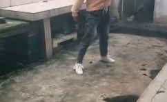 烧火小姐姐,火光中的温暖与智慧