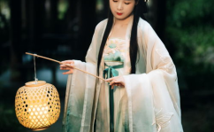 汉服背面小姐姐,背面小姐姐展现古典韵味