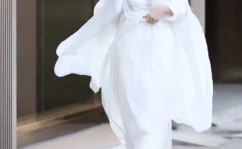 汉服小姐姐睡衣街拍,小姐姐睡衣街拍，传统与现代的完美融合